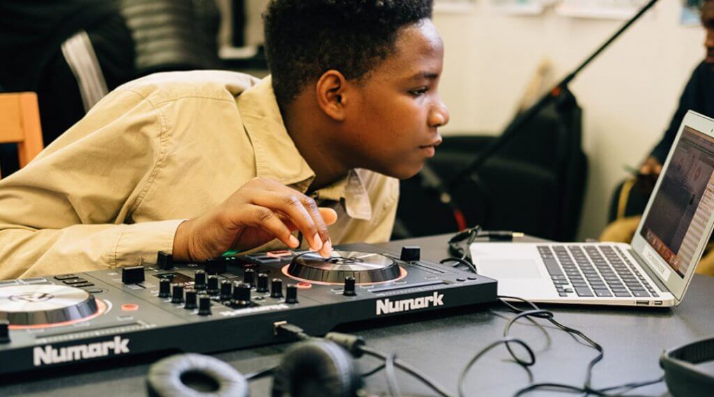 Tech 25 presents Vibe Lab! Digital DJ-ing for Teens